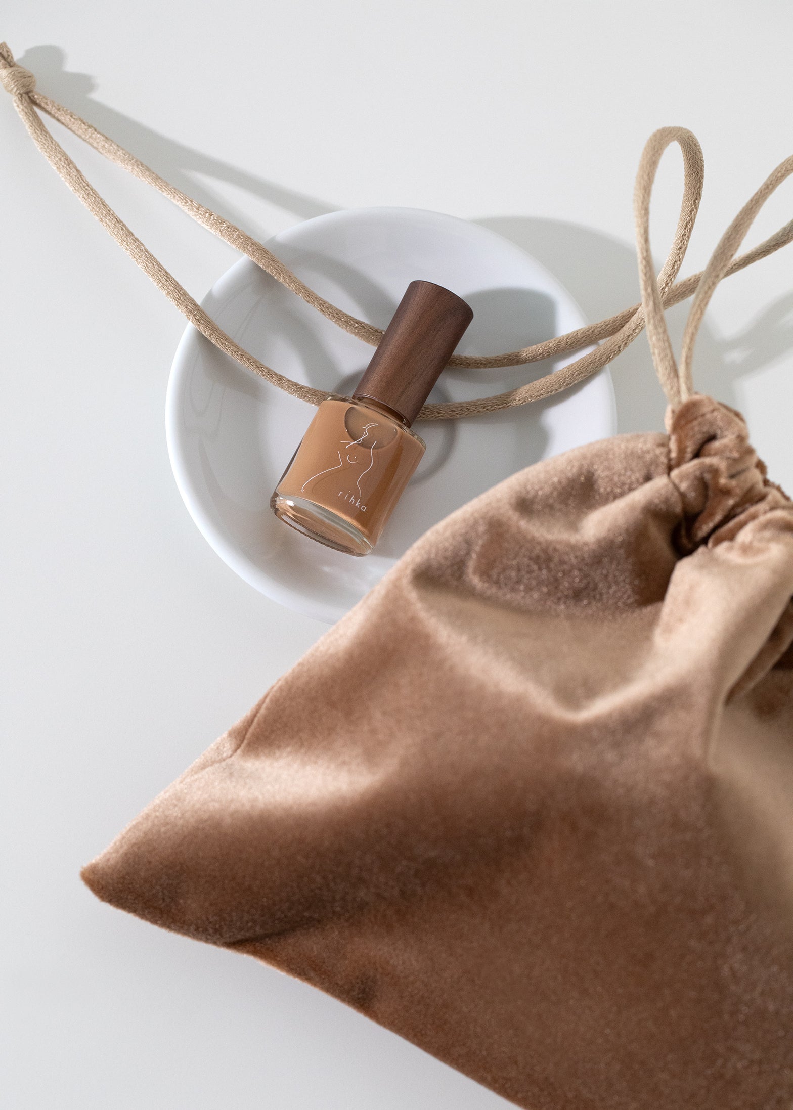 cinnamon petite bag & 2 nail polishes set (petite bag cinnamonと 