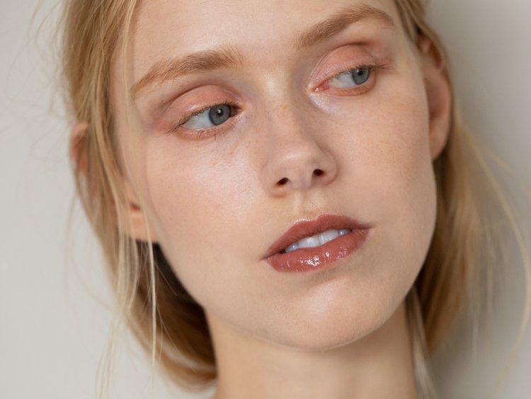 rihka ホリデーキャンディーボックスコフレ　ポーチu0026リップグロス HOLIDAY CANDY BOX 2024 CONFISERIE RIHKA - fraise - | rihka